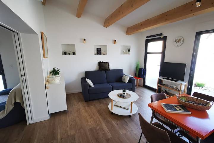 Quiet T2 with shady garden in Balaruc-le-Vieux, Mittelmeerküste (Frankreich)