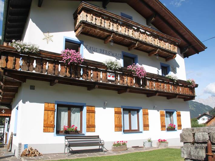 Ferienwohnung für 4 Personen, mit Balkon/Terrasse und Terrasse sowie Garten und Sauna in Bichlbach - 2