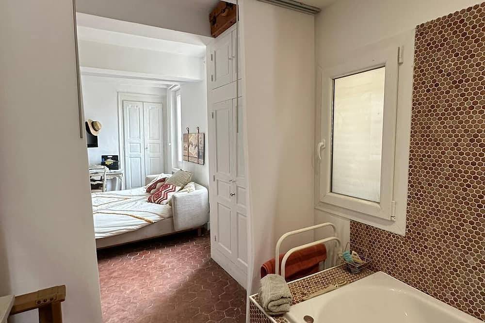 Ganze Wohnung, Charming duplex and panoramic rooftop in medieval village house in La Cadière-d'Azur, Mittelmeerküste (Frankreich)
