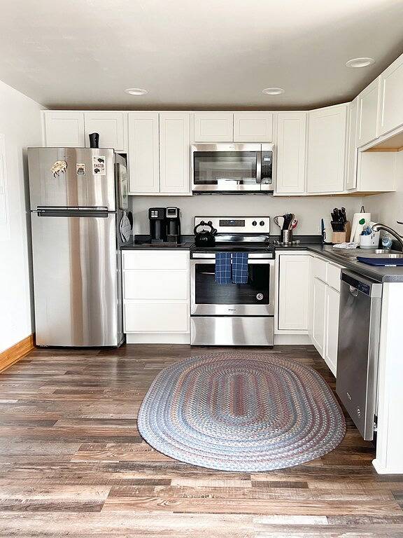 Ganze Wohnung, Brand New, ein gemütliches Studio für 2 Personen mit Blick auf den historischen Yellowstone Arch in Gardiner, Absaroka Range