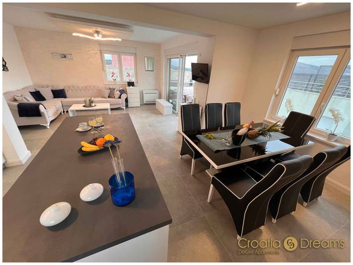 Vakantiewoning voor 8 personen, with Uitzicht op zee and Balkon/Terras as well as Uitzicht op Čiovo