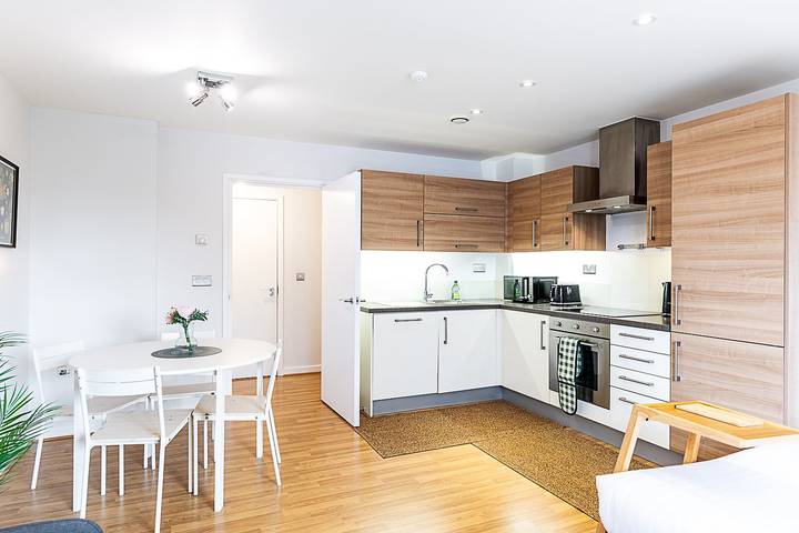 Ganze Wohnung, Ferienwohnung für 6 Personen mit Balkon in Tower Hamlets, London