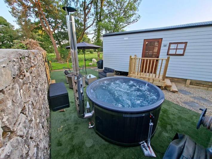 Bungalow para 4 personas, con jardín además de jacuzzi y balcón en Irlanda