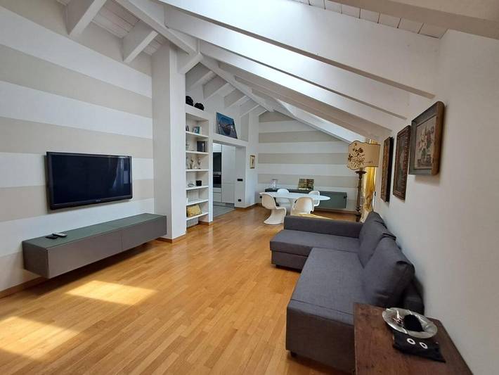Appartamento per 5 persone, con Idromassaggio e Terrazza nonché Panorama a Varese