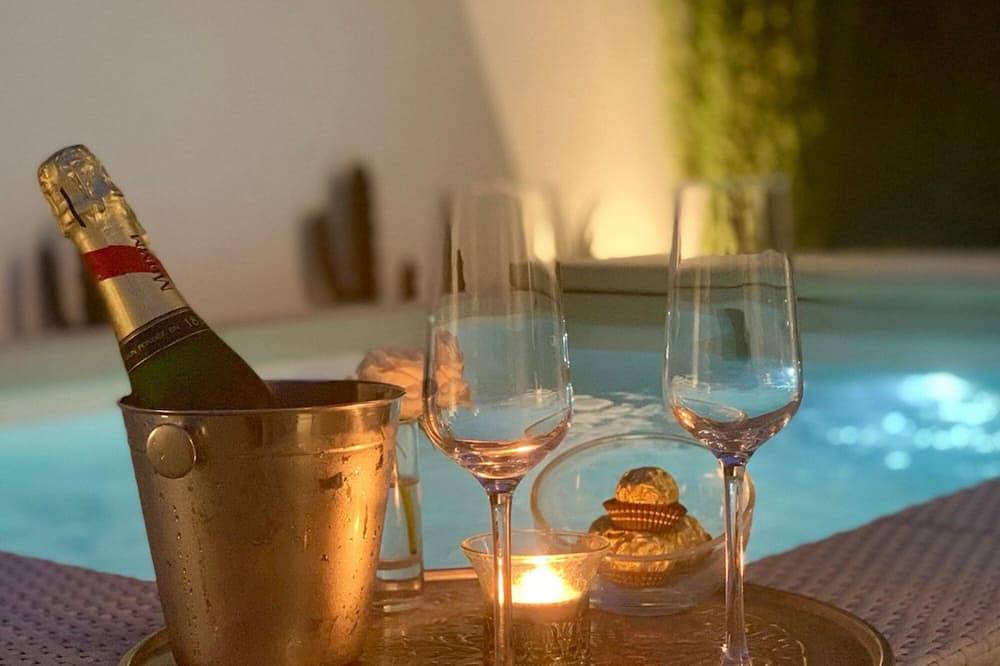 La Bulle d'Amour - Luxury suite & Spa in La Roche-sur-Yon, Loire Valley