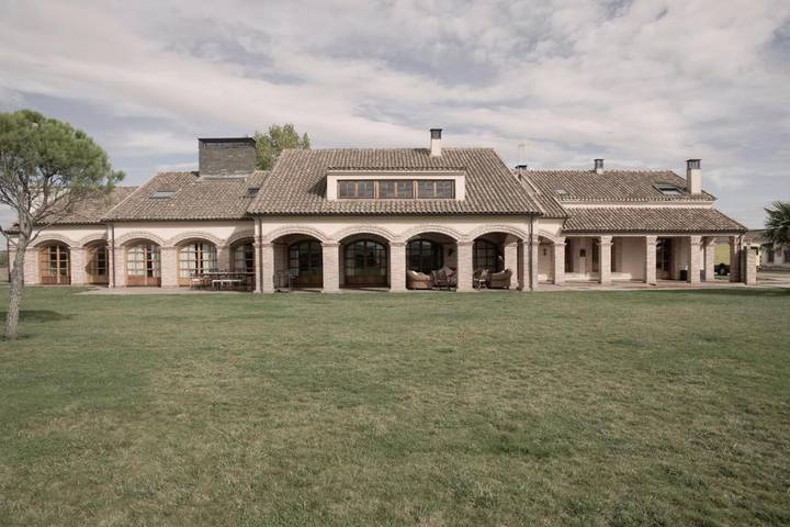 Chalet para 18 personas, con Jacuzzi y Terraza además de Jardín y Piscina en Provincia de Valladolid - 4