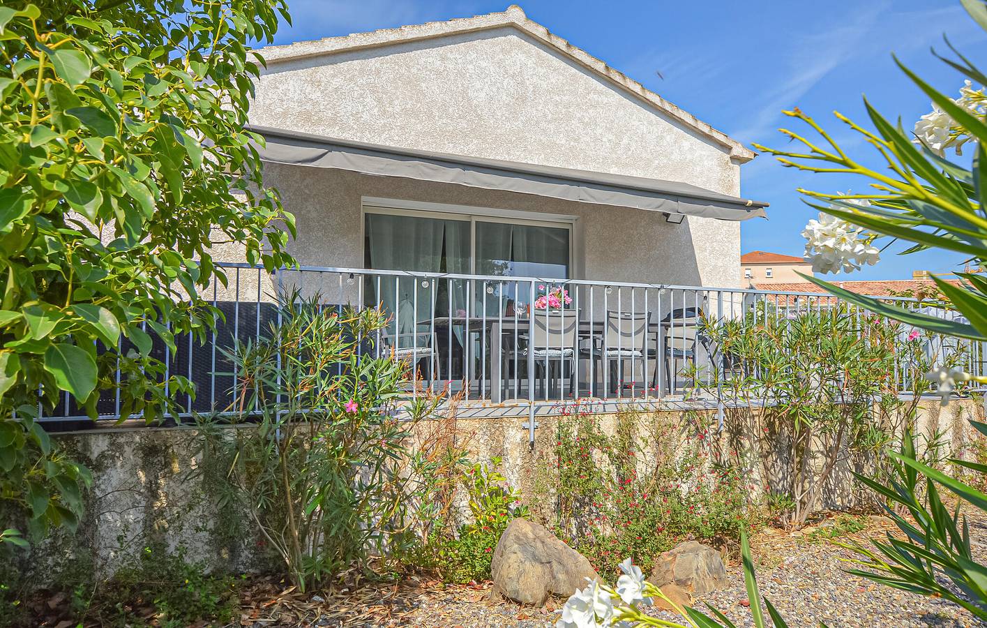 Appartement confortable avec piscine, WiFi et plage à 1,5 km in Cervione, Région de Corte