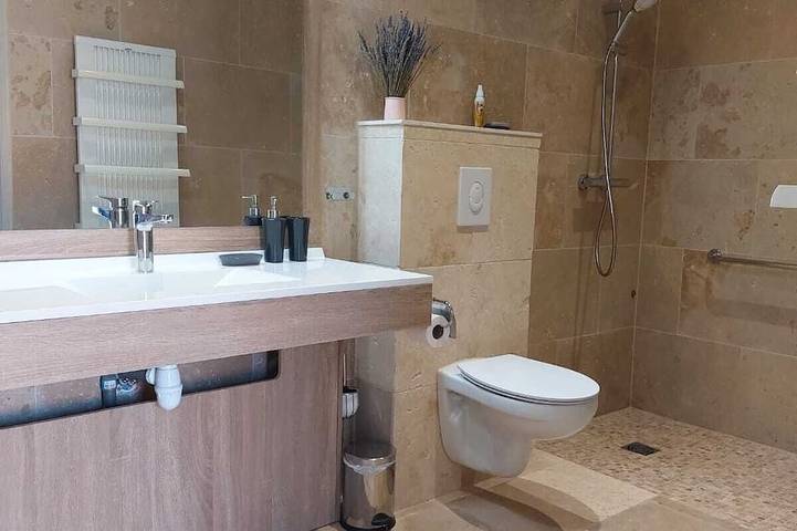 Gîte pour 3 personnes, avec jacuzzi à Aureille - 4