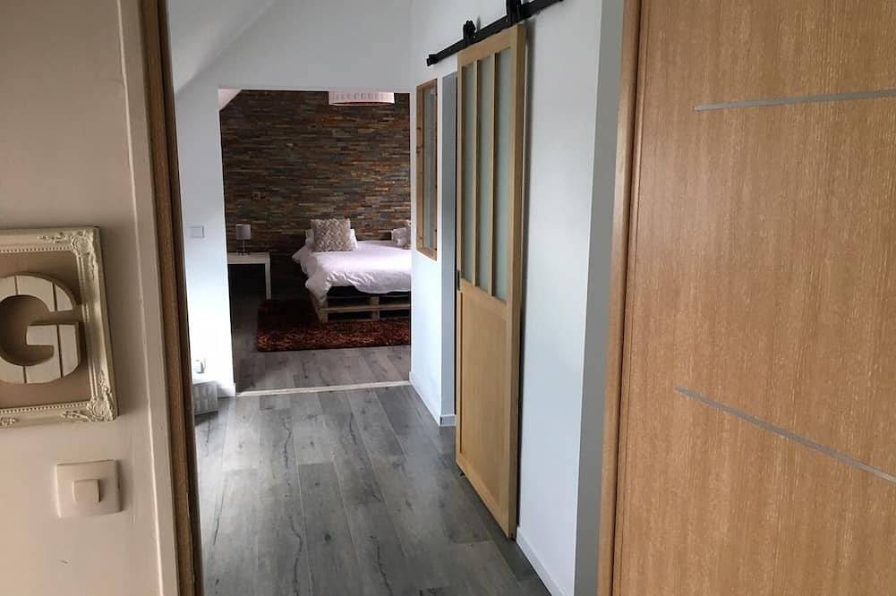 Superior double room 'G' in Bruyères-et-Montbérault, Aisne