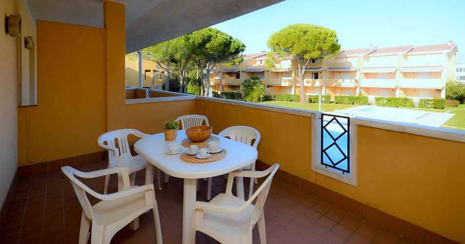 Appartement de vacances entier, Appartement de vacances avec climatisation, balcon et piscine  in Bibione, Province de Venise