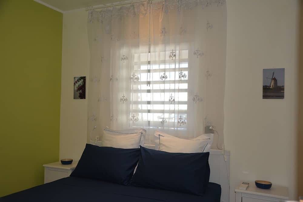 Villa moderna con piscina, vistas al mar y jardín mediterráneo. in San Giorgio (Bari), Region de Bari