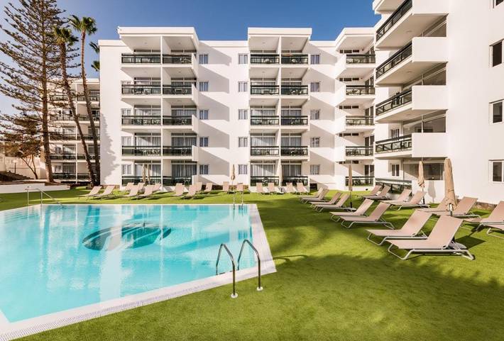 Appart’hôtel pour 2 personnes, avec Balcon et Terrasse ainsi que Jardin et Bassin pour enfant