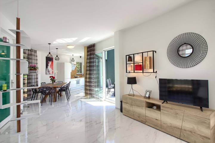 Villa für 10 Personen, mit Terrasse und Pool sowie Balkon/Terrasse in Medulin - 3