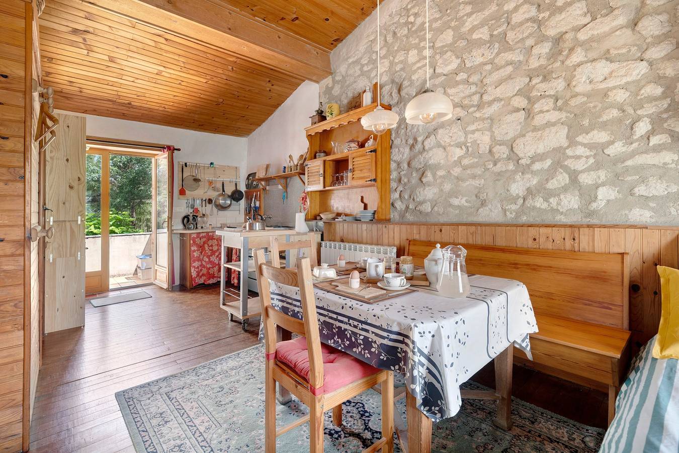 Ganze Wohnung, Apartment „Studio auf 30 ha Grundstück“ mit privatem Pool, Terrasse und Wlan in Hounoux, Limoux und Umgebung