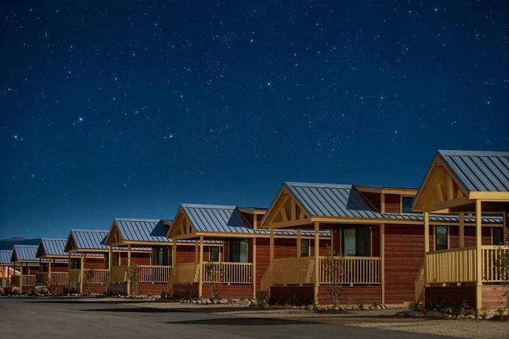 Location de vacances pour 2 personnes, avec jacuzzi ainsi que terrasse et piscine à Granby - 3