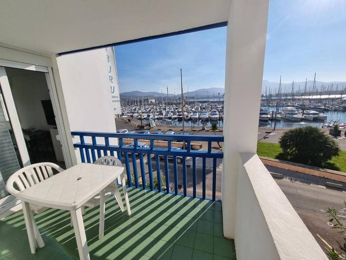 Appartement de vacances pour 4 personnes, avec Terrasse ainsi que Piscine et Vue