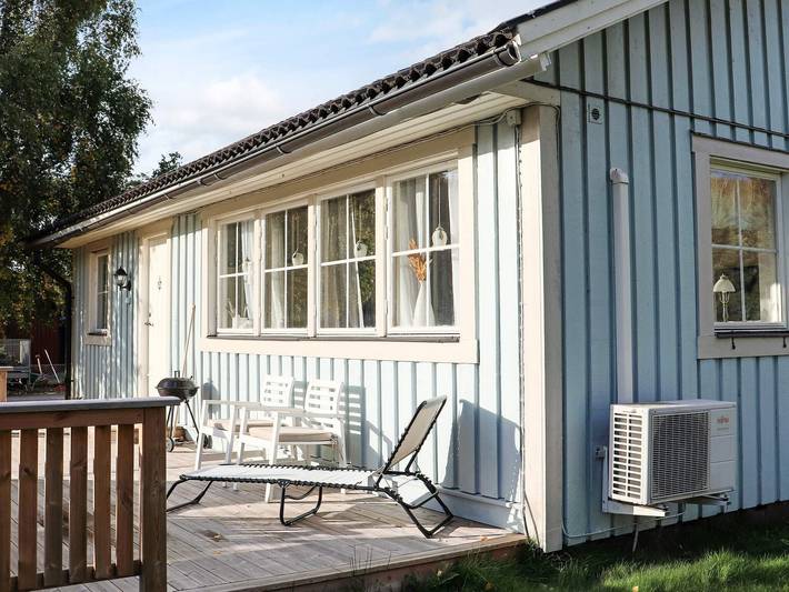 Charmigt fritidshus med terrass in Mellbystrand, Halland