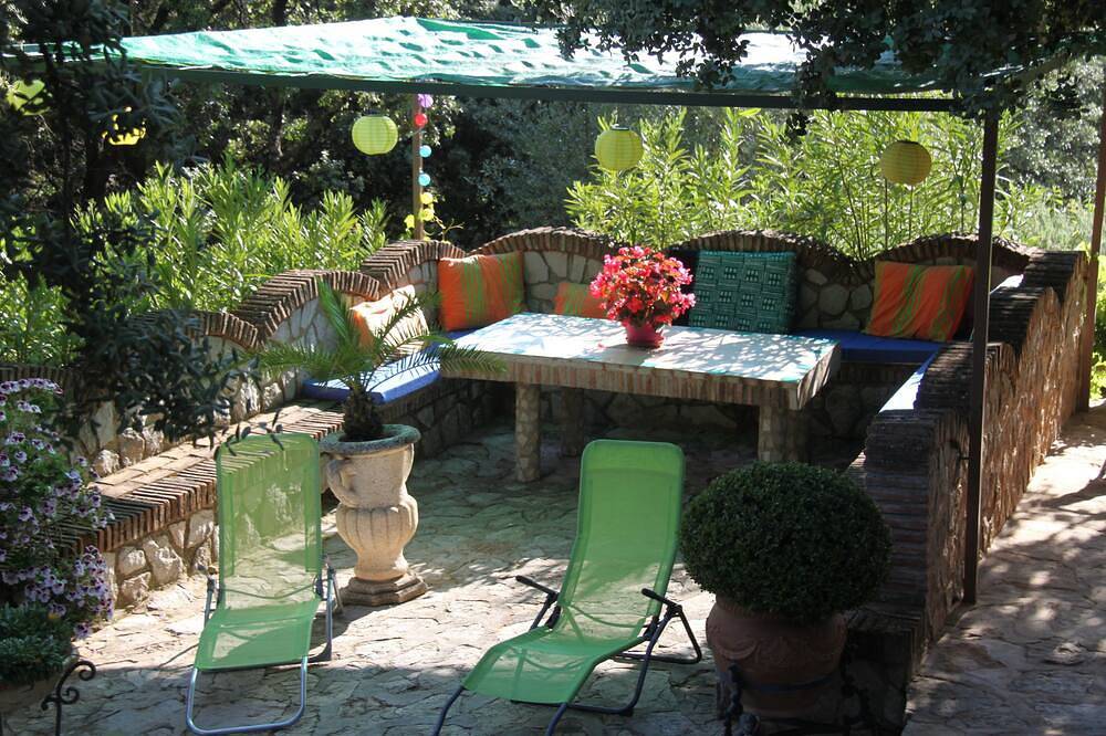Little corner of paradise with large wooded garden for nature lovers in Colmenar, Málaga Province