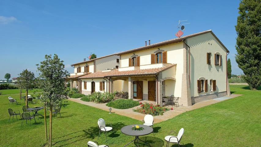 Villa for 4 people, with pool and yard in Umbria