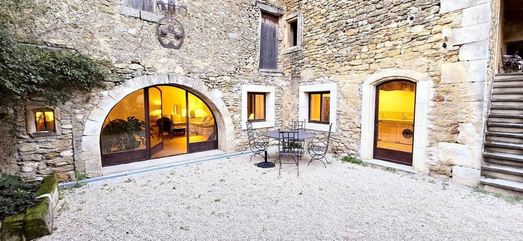 Location de vacances pour 6 personnes, avec piscine ainsi que jardin et vue à Oppède - 3