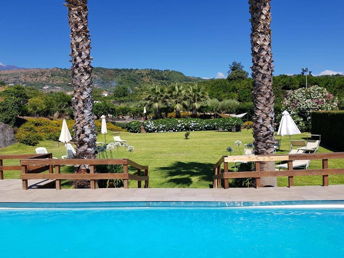 Appartamento intero, Apartment with Terrace in Santa Venera-Portosalvo, Mascali