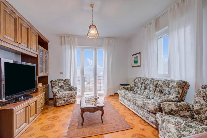 Ganze Wohnung, Zio Enry Terrace Apartment in Orta Lake in Armeno, Comune di Armeno