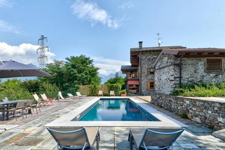 Chalet für 10 Personen, mit Garten und Pool sowie Whirlpool in Colico - 2