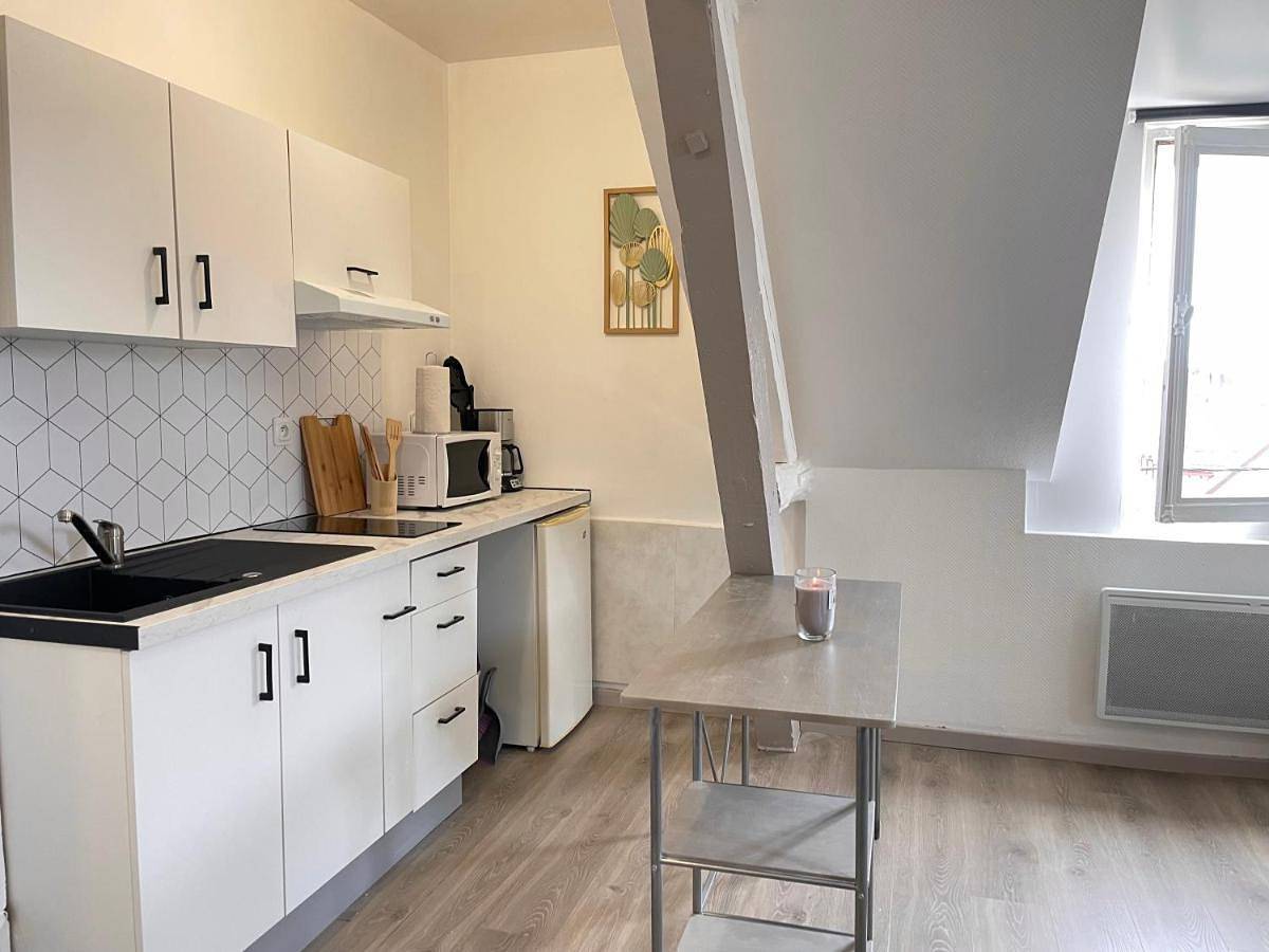 Appartement entier, Studio du Voyageur - Machine à laver - Proche gare in Sainte-Savine, Aube