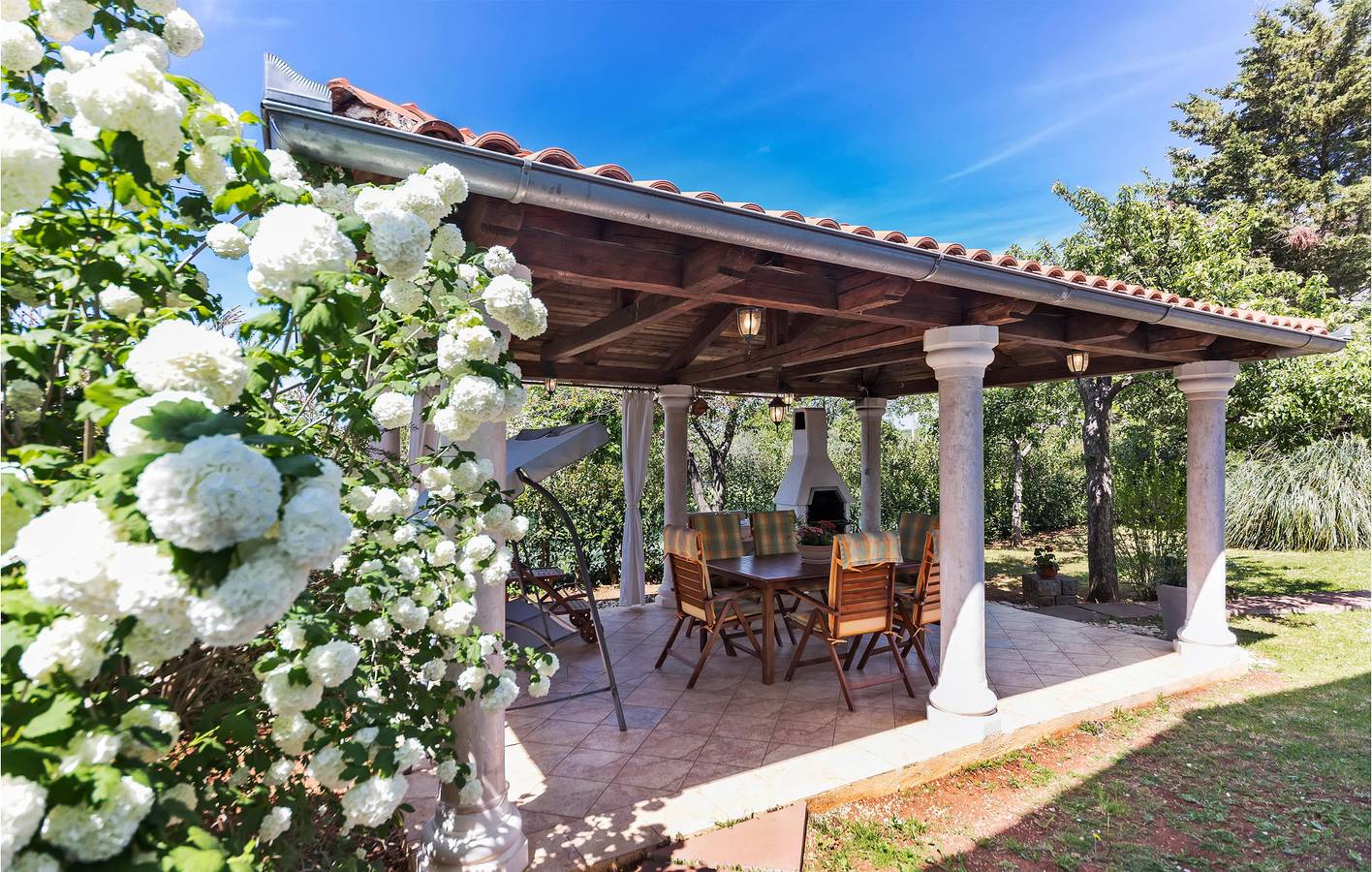 Ganze Ferienwohnung, Gemütliche Ferienwohnung in der Nähe des Flughafens Pula mit Terrasse und guter Anbindung an die Küste in Valtura, Südküste Istrien