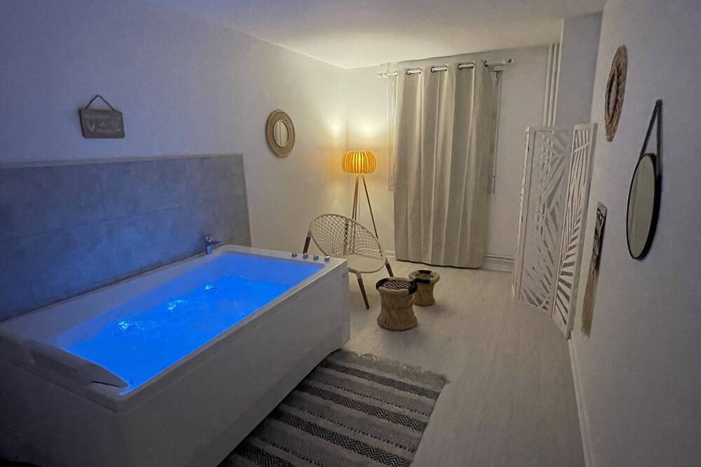 Entire apartment, Le Châteaucreux - Cosy & Spa in Saint-Étienne, Loire