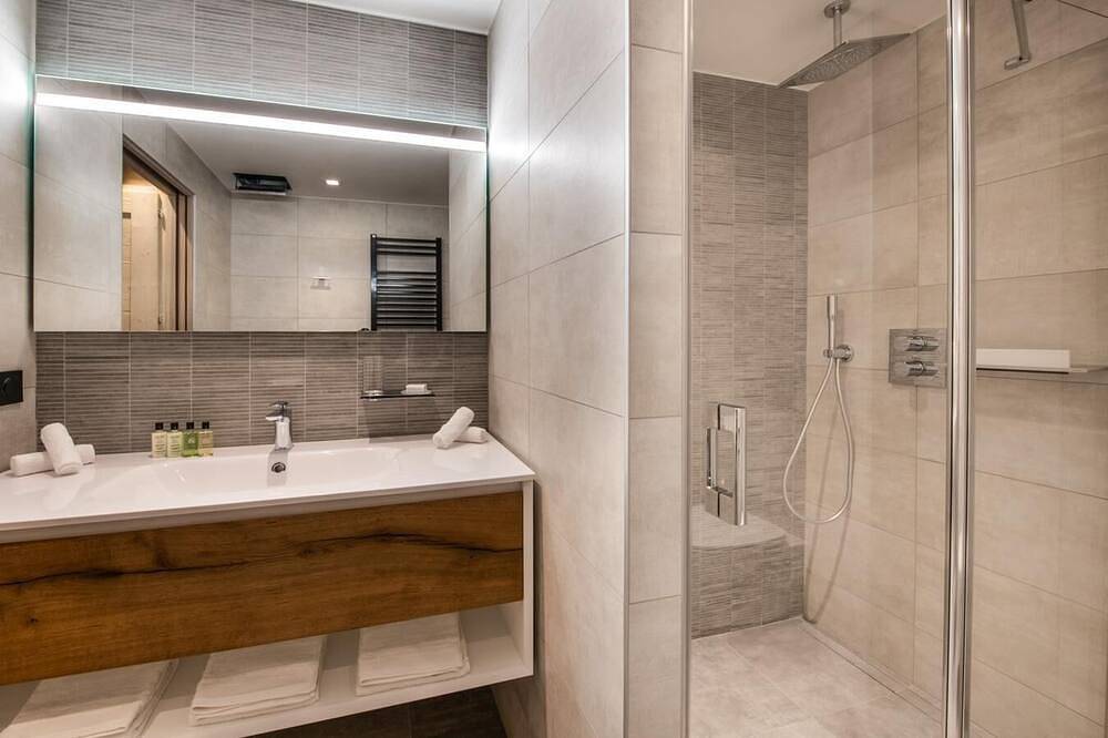 Ganze Wohnung, Wifi, 100m bis zum stadtzentrum, 5te Etage, blick berg, fitness, sauna, hammam, balkon in Courchevel 1650 (Moriond), Saint-Bon-Tarentaise