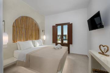 Maison d’hôte pour 2 personnes, avec piscine ainsi que vue et jardin à Santorin