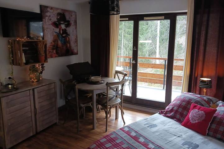 Entire apartment, Little corner of paradise with outdoor pool facing Mont Blanc in Saint-Gervais-les-Bains, Pays du Mont-Blanc