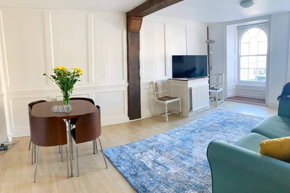 Entire apartment, This Property Is Not Available, The Listing Archived But Vrbo Still Promote It 🙄 in Kingston upon Thames, London