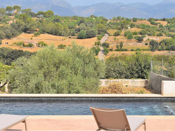 Apartamento para 10 personas, con Terraza y Jardín en Llubí