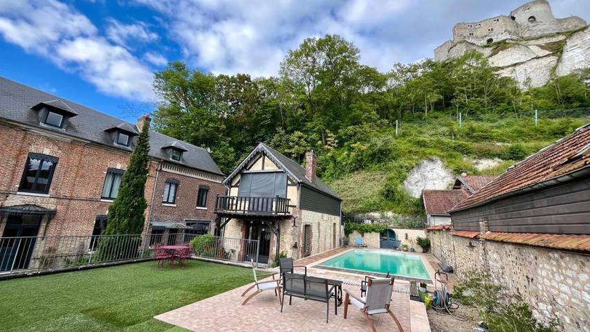 Chambre d’hôte pour 4 personnes, avec Terrasse ainsi que Piscine et Vue à Les Andelys