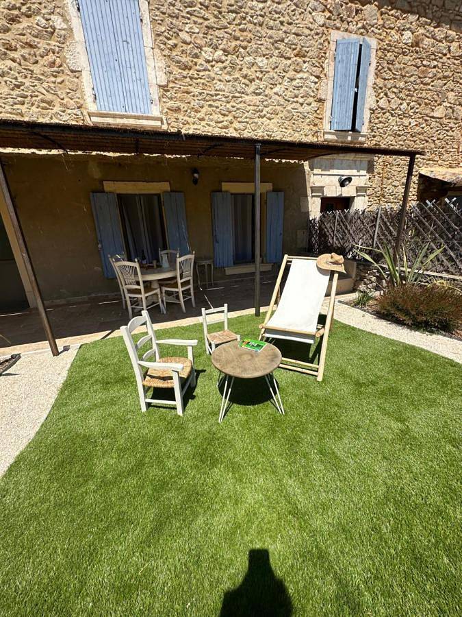Location de vacances pour 4 personnes, avec jardin ainsi que vue et terrasse à Goudargues - 3