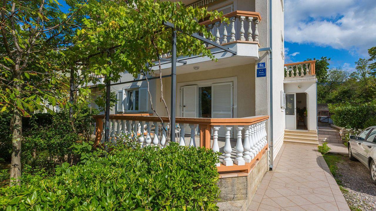 Cały apartament wypoczynkowy, Apartament wakacyjny dla 7 osób z ogród in Jadranovo, Żupania primorsko-gorska