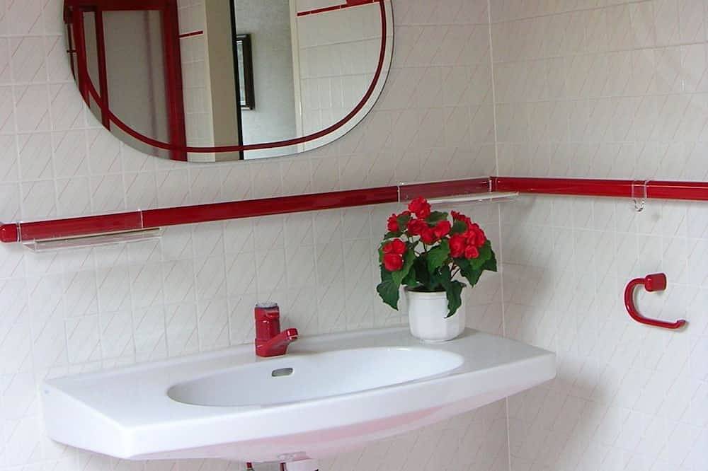 Ganze Wohnung, Apartment Wienerwaldruhige,verkehrsgünstige,Villen-Grünlage, haustierfreundlich in Wien, Wienerwald