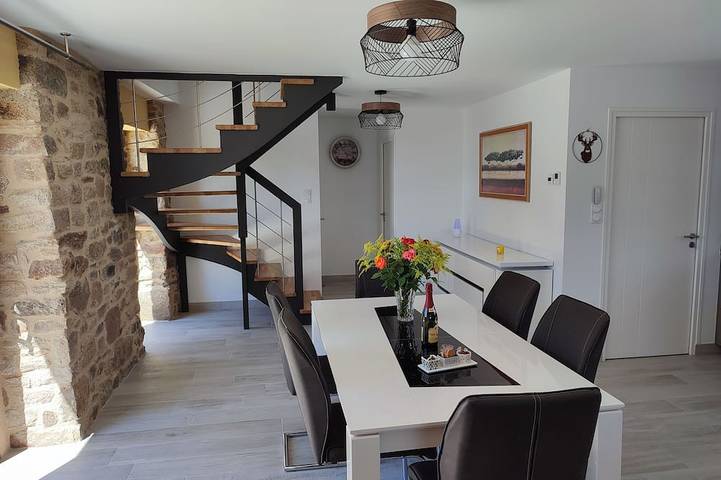 Location de vacances pour 8 personnes, avec terrasse et jardin à Péaule