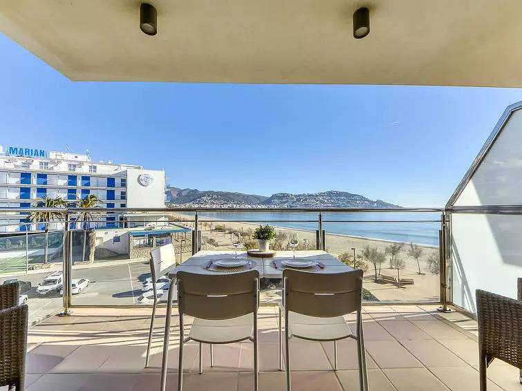 Entire apartment, 4 Pièces 6 Personnes in Roses, Cap de Creus Natural Park