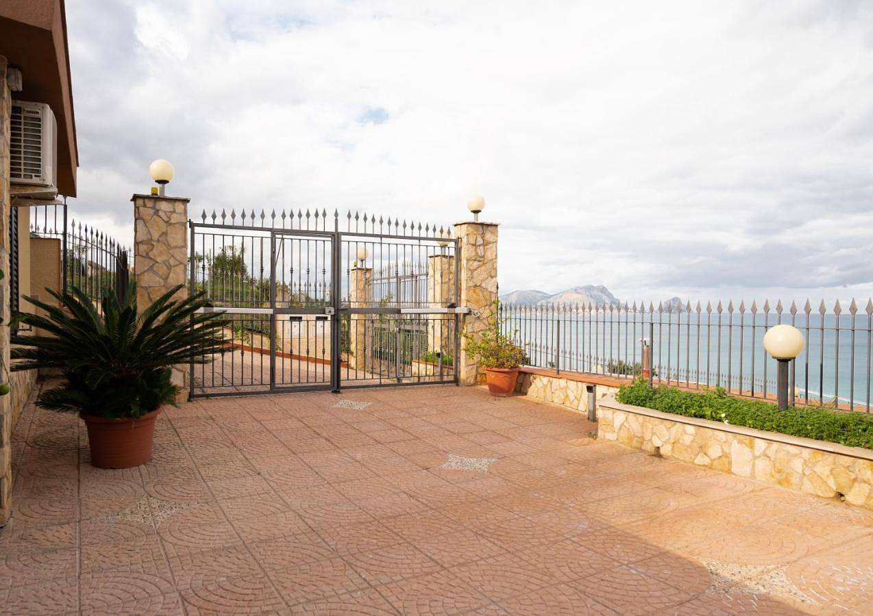 Villa Carilù in Torre Colonna-Sperone, Altavilla Milicia