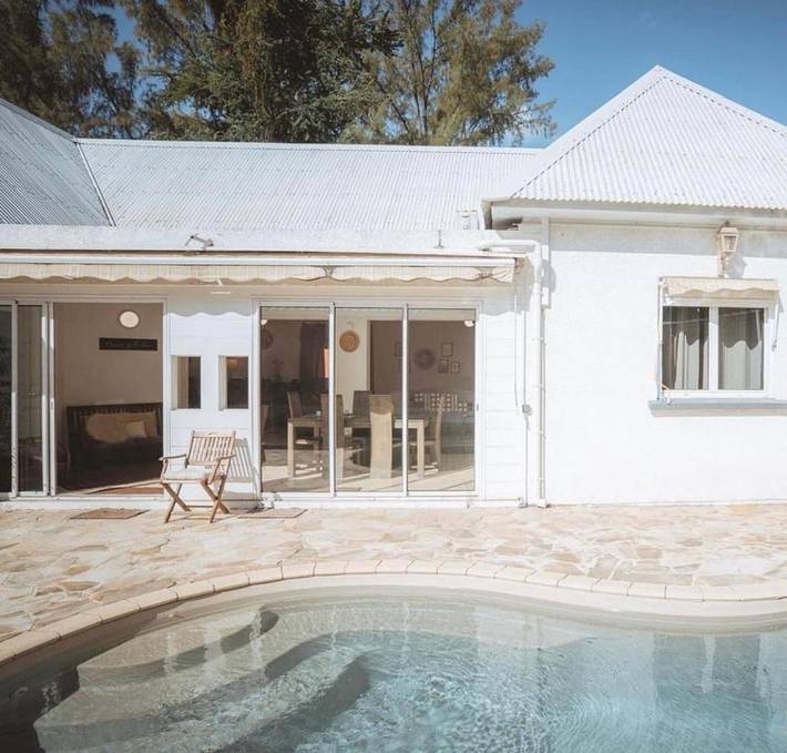 Location de vacances pour 9 personnes, avec piscine ainsi que terrasse et jardin dans Plage de l'Hermitage - 2