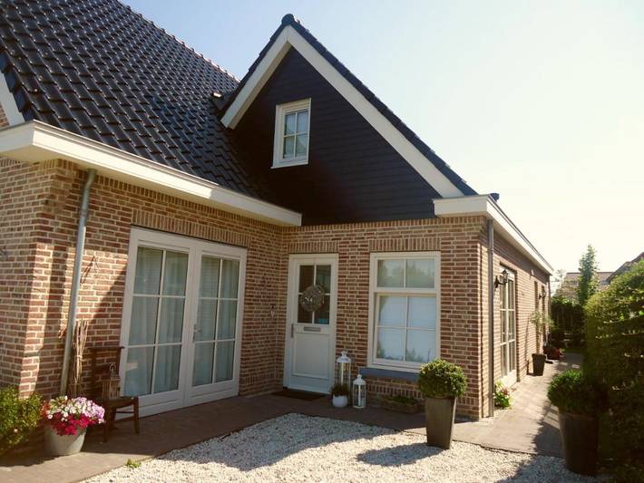 B&b voor 2 personen, with Terras and Tuin as well as Sauna and Uitzicht in Serooskerke