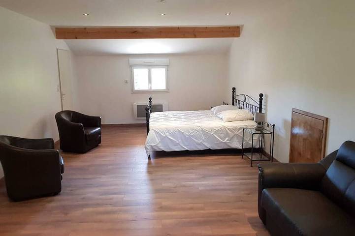 Location de vacances pour 10 personnes, avec jardin, animaux acceptés à Saint-Rambert-en-Bugey - 2