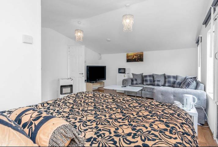 Lodge for 2 people, with garden in Edinburgh