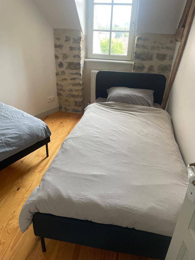 Location de vacances pour 4 personnes, avec terrasse ainsi que vue et jardin à Semur-en-Auxois - 4