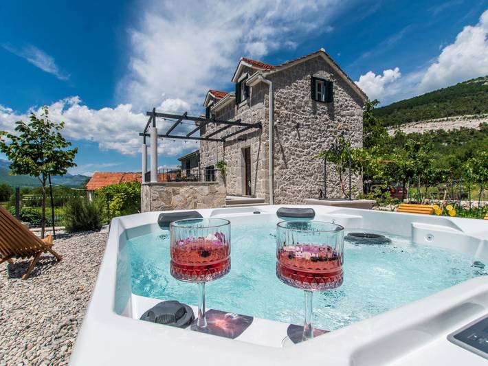 Villa Le Adria - Privater Hottub- Kostenloses Parken am Strand in Makarska Riviera