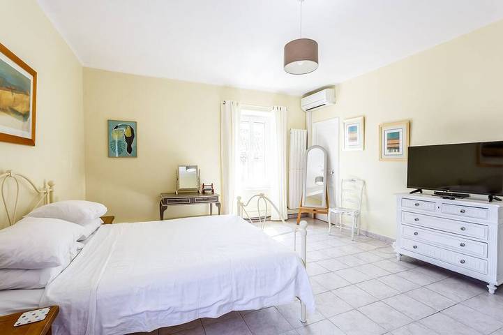 Villa Du Midi - Quatre Chambres Villa, Couchages 8 in Cruzy, Côte méditerranéenne (France)