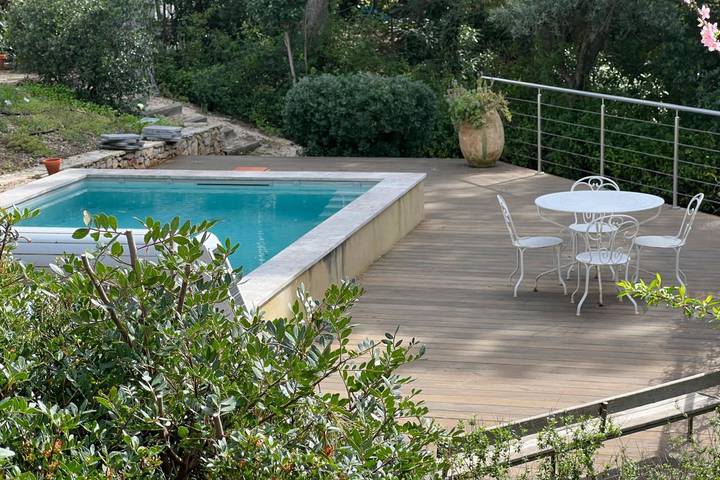Location de vacances pour 12 personnes, avec terrasse ainsi que jardin et piscine, adapté aux familles dans Port du Niel